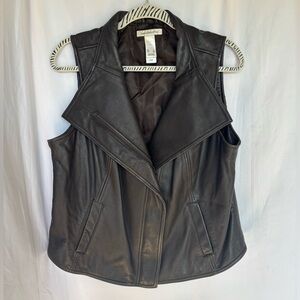 ✨Vintage brown lambskin leather vest with zipper closure by Liz Claiborne✨